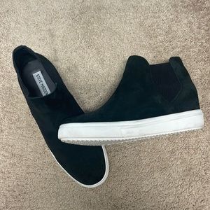Steve Madden Black Wedged Slip On